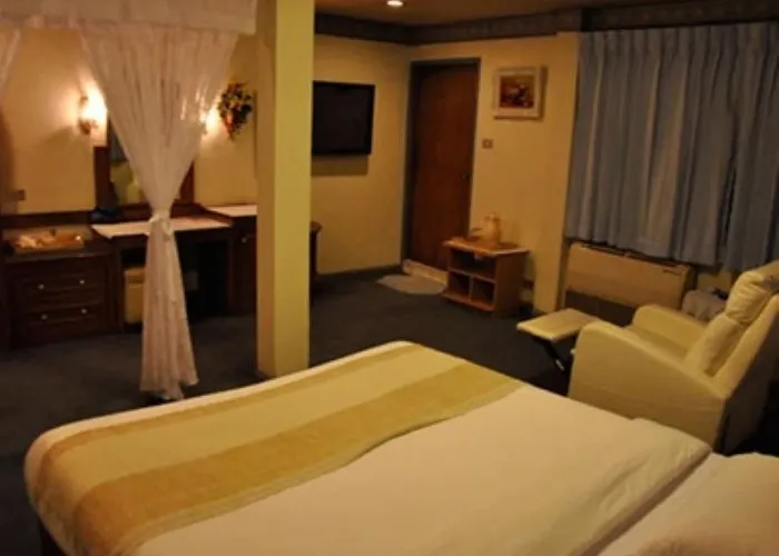 Trocadero Hotel 3*