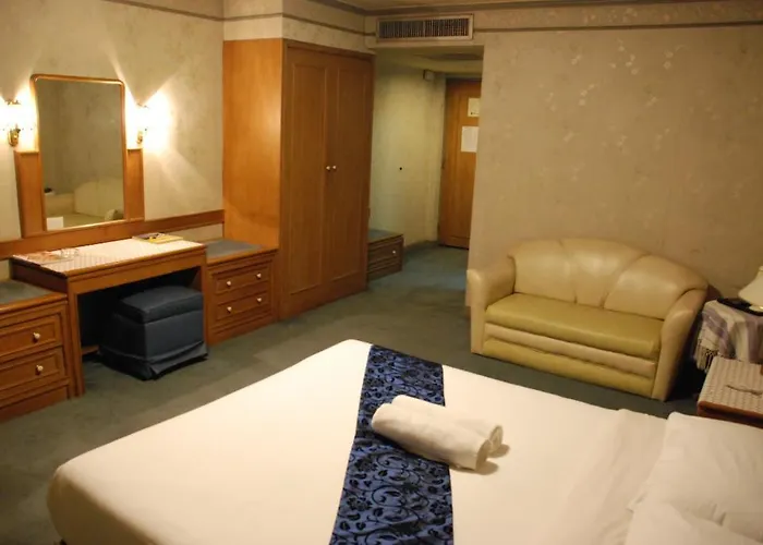Trocadero Hotel 3*