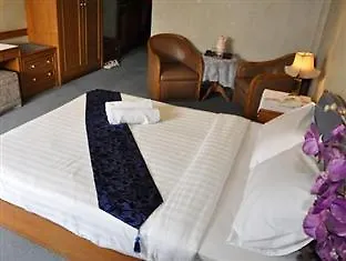 Trocadero 3*